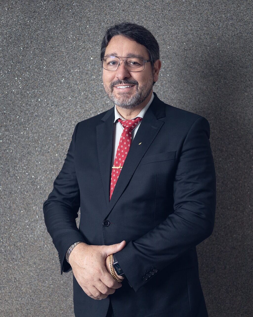 Dr. Ítalo Breschi, de terno escuro, sorrindo
